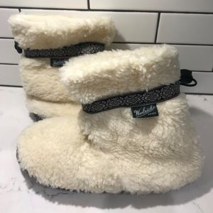 NWOT Ivory Woolrich bootie slippers Size 7